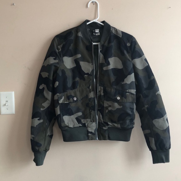 H&M Camo Zip - Up Jacket - Picture 1 of 3